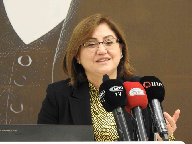 Gaziantep’te Lgs’de İlk 50’ye Giren Öğrencilere Dizüstü Bilgisayar Hediyesi