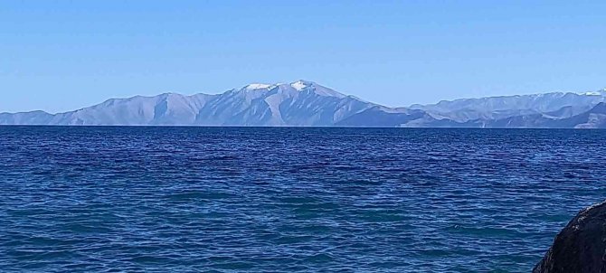 Bitlis’in Yüksek Kesimlerine Mevsimin İlk Karı Yağdı