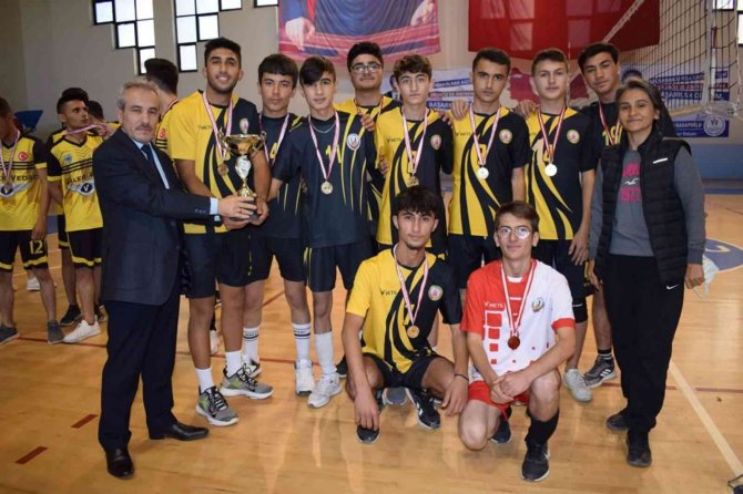 Cumhuriyet Kupası Erkekler Voleybol Turnuvası Sona Erdi