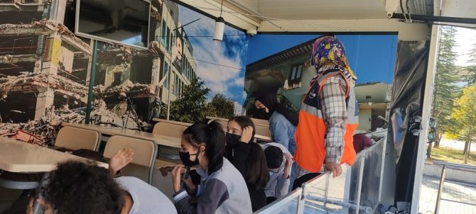 Çankırı’da Öğrencilere Simülasyon Tırında Deprem Eğitimi