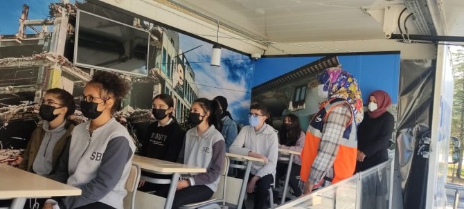 Çankırı’da Öğrencilere Simülasyon Tırında Deprem Eğitimi