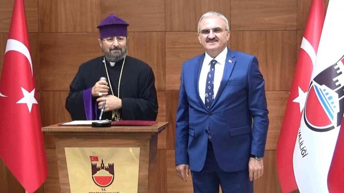 Vali Karaloğu, Türkiye Ermenileri 85. Patriği Maşalyan’nı Makamında Kabul Etti