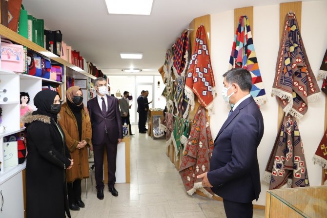 Ermek Kurslarında 195 Kursiyer, 7 Eğitmen Eşliğinde Hafta İçi Her Gün Eğitimlerine Devam Ediyor