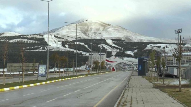 Palandöken Beyaz Gelinliğini Giydi