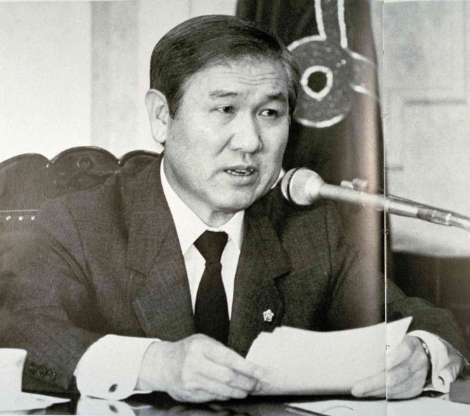 Eski Güney Kore Devlet Başkanı Roh Hayatını Kaybetti