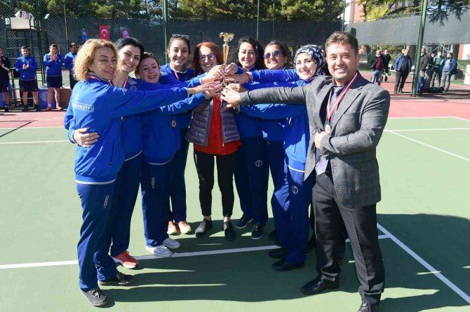 Anadolu Üniversitesi ‘Geleneksel Ayak Tenisi Turnuvası’ Sona Erdi