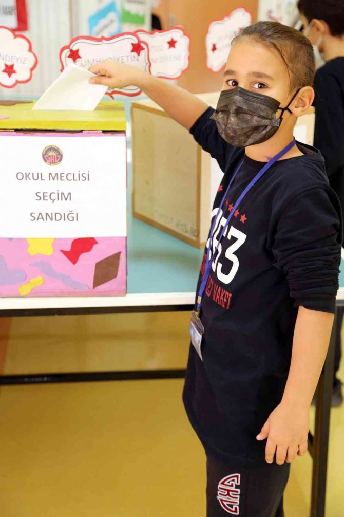 Gaziantep Kolej Vakfı Özel İ̇lkokulu’nda Seçim Heyecanı Sürüyor