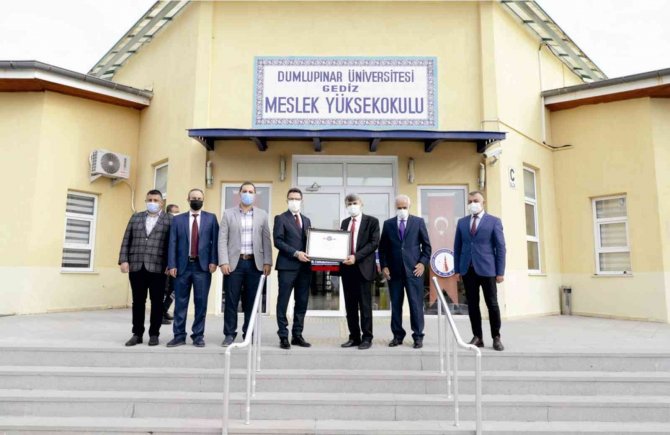 Gediz Myo Turuncu Bayrak Ve Sertifikasını Teslim Aldı