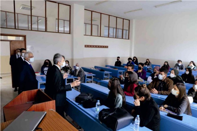 Gediz Myo Turuncu Bayrak Ve Sertifikasını Teslim Aldı