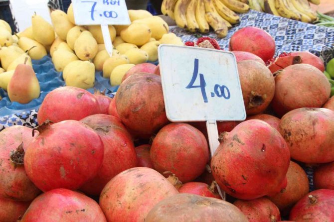 Afyonkarahisar’da Pazarın Dikkat Çekeni Hamsi Ve Patates Oldu