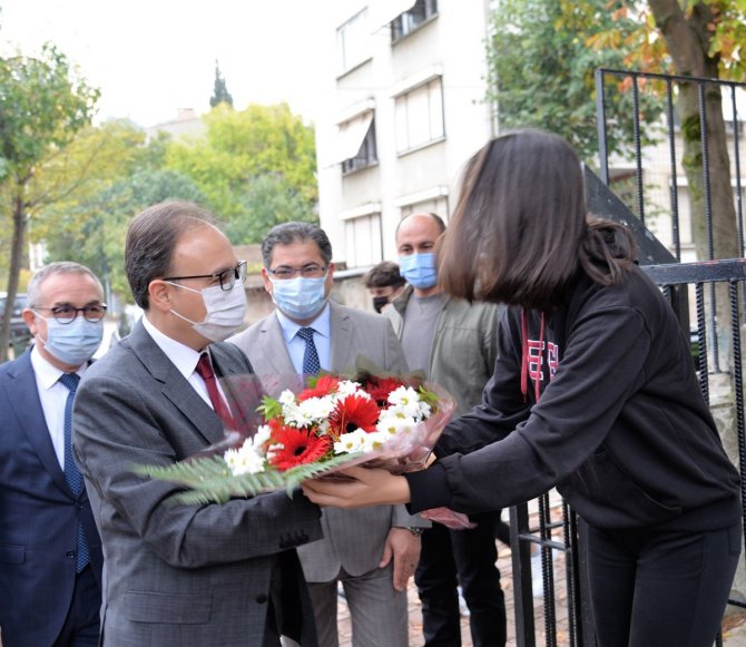 Vali Kızılkaya Artık İ̇stiklal Marşı’nı Öğrencilerle Okuyacak