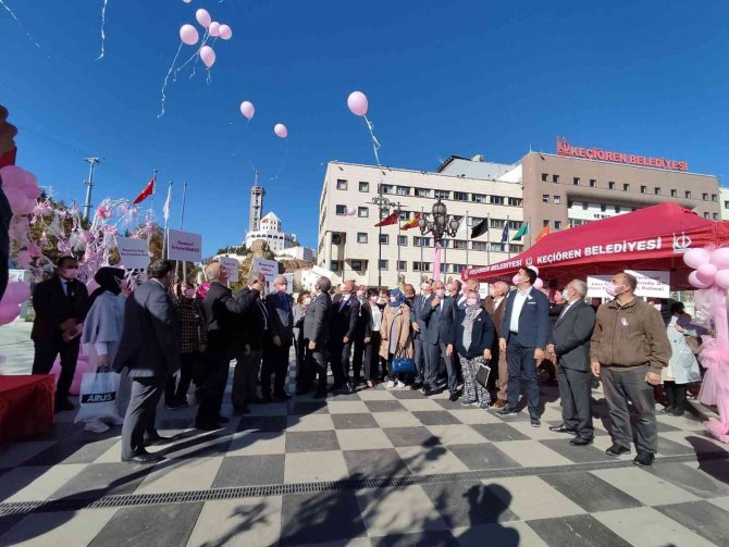 Keçiören’de Pembe Maske Ve Kurdelelerle Meme Kanserinin Önemine Dikkat Çekildi
