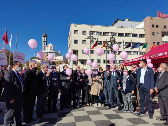 Keçiören’de Pembe Maske Ve Kurdelelerle Meme Kanserinin Önemine Dikkat Çekildi