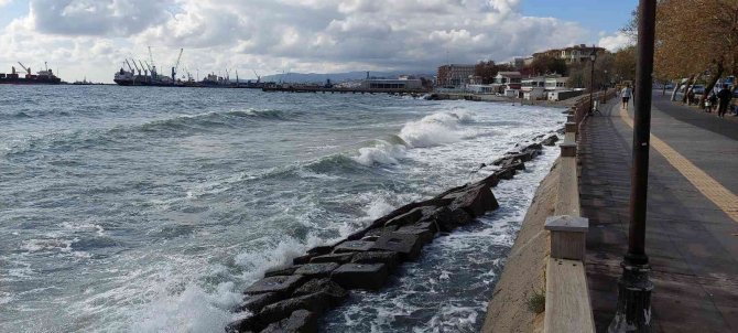 Marmara Denizi’nde Ulaşıma Poyraz Engeli