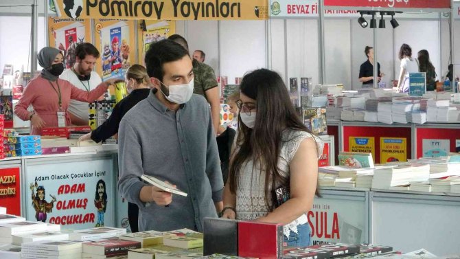Osmaniye’de Kitap Fuarı’na Yoğun İlgi
