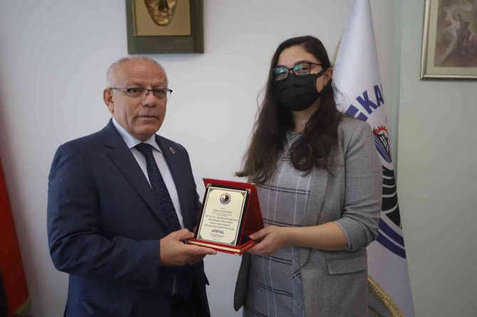 Kartal Belediyesi’nden Kreş Öğrencilerine Online İ̇ngilizce Eğitimi