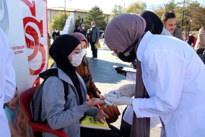 Öğrenciler Şeker Ölçtü, Tecrübe Kazanıp Bilgi Paylaştı