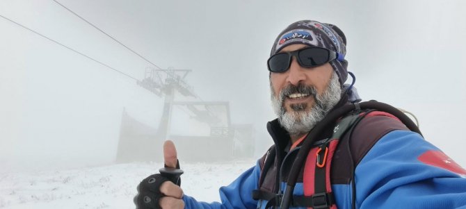 Türkiye’nin Tek Solo Alpinisti Erdek Cennet, Akdağ’ın Zirvesine Tırmandı