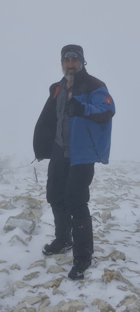 Türkiye’nin Tek Solo Alpinisti Erdek Cennet, Akdağ’ın Zirvesine Tırmandı