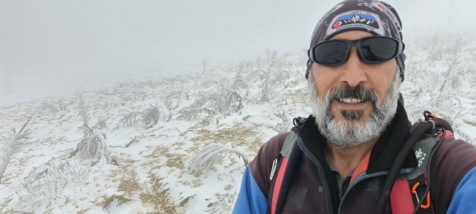 Türkiye’nin Tek Solo Alpinisti Erdek Cennet, Akdağ’ın Zirvesine Tırmandı