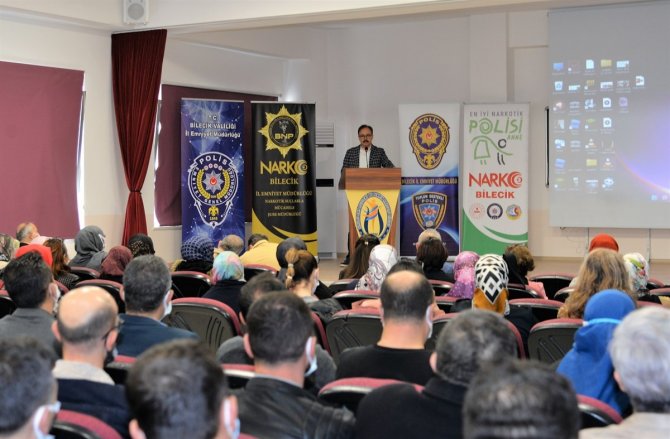 Vali Kızılkaya, ’Okul Aile Birliği’ Ve ’’En İ̇yi Narkotik Polisi Anne’’ Projesinin Tanıtım Toplantısına Katıldı