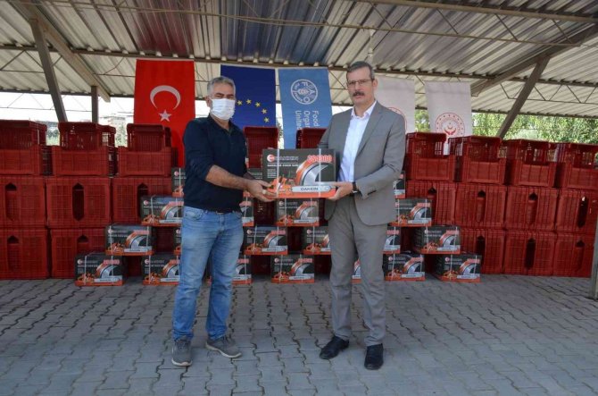 Çiftçi Okulunu Bitiren Kursiyerlere Malzeme Dağıtıldı