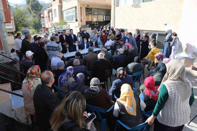 Ak Partili Sürekli: “Tapuları Devredin, Dönüşümü Biz Yapacağız”
