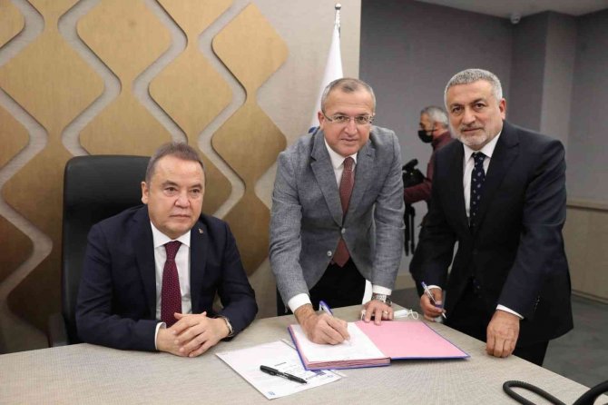 Büyükşehir’den Finike’ye 41 Milyon Liralık Alt Yapı Yatırımı