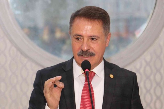 Deveci’den İşçilere: "Hak Mücadelesinde Kardeşçe, Yüreklice Yan Yana Olun"