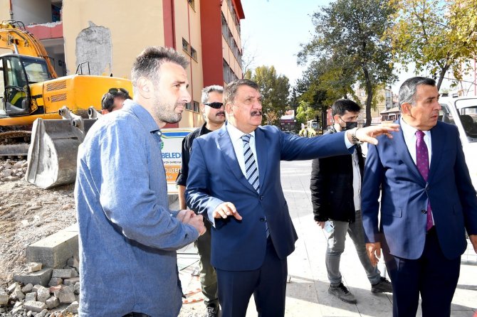 Başkan Gürkan Meydana İndi