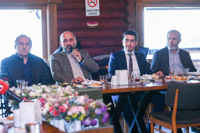 Demir: “Samsun’u Daha İyi Yerlere Nasıl Taşırız Gayreti İçindeyiz”