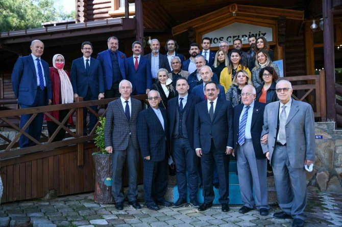 Demir: “Samsun’u Daha İyi Yerlere Nasıl Taşırız Gayreti İçindeyiz”