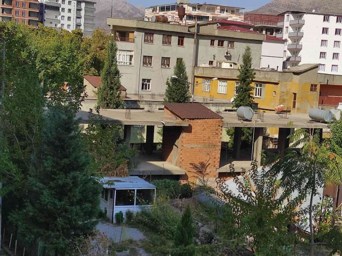 Batman’da Çevreyi Olumsuz Etkileyen Metruk Binalar Yıkılacak