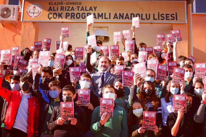 Chp Elazığ İ̇l Başkanı Duran, Öğrencilere Nutuk Kitabını Hediye Etti