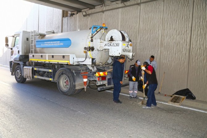 Elazığ’da Menfez Ve Mazgallar Temizleniyor