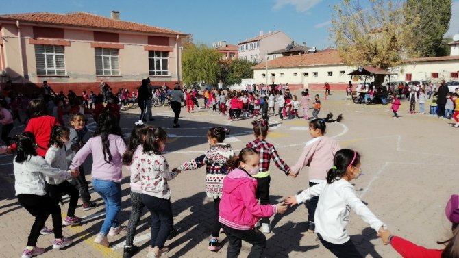 Erü Spor Bilimleri Fakültesi’nden Tomarza’da ‘Sporla Tanışan Minik Yürekler’ Etkinliği