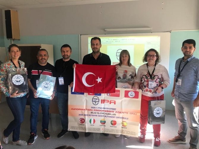 Gediz Altınkent Ortaokulu’nun Öğretmen Ve Öğrencileri İ̇spanya’dan Döndü