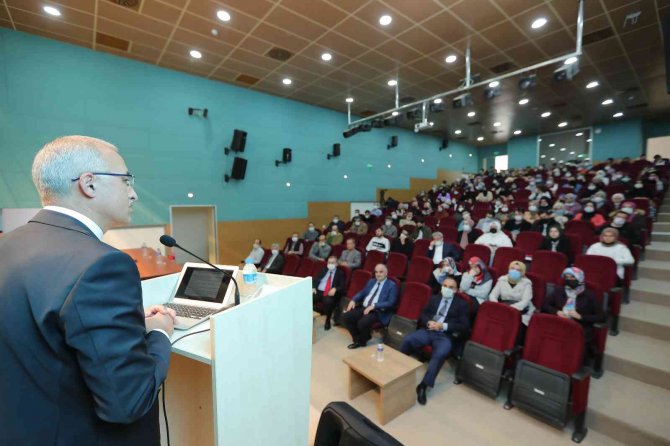 İ̇lahiyat Fakültesinin İlk Dersinde “Nurettin Topçu” Anlatıldı