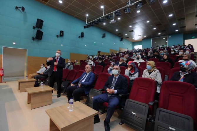 İ̇lahiyat Fakültesinin İlk Dersinde “Nurettin Topçu” Anlatıldı