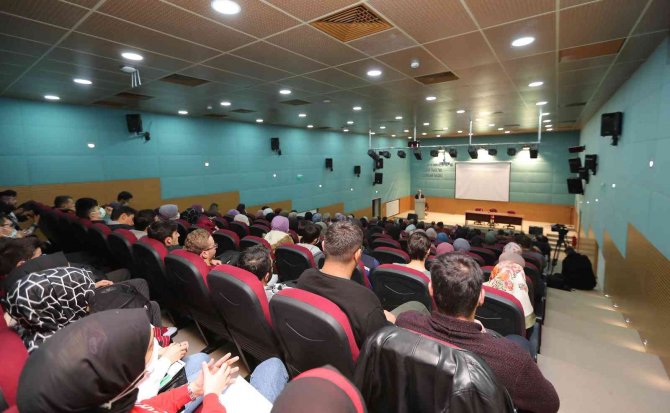 İ̇lahiyat Fakültesinin İlk Dersinde “Nurettin Topçu” Anlatıldı