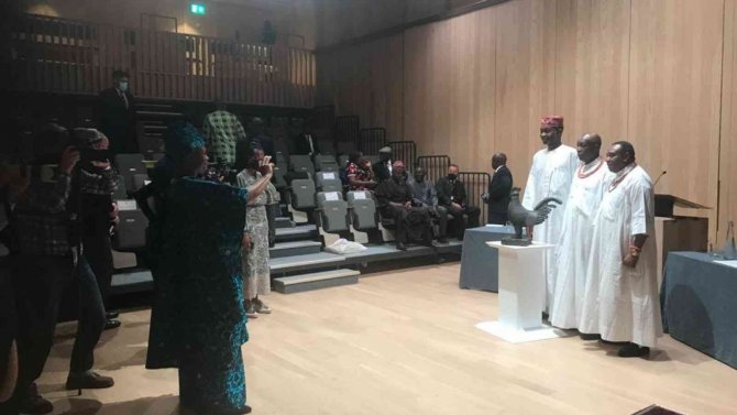 Fransa Ve İ̇ngiltere, Afrika’dan Yağmaladıkları Sanat Eserlerinden Bazılarını İade Etti