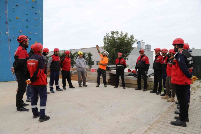 Kartal Belediyesi’nden Personele Afet Müdahale Eğitimi
