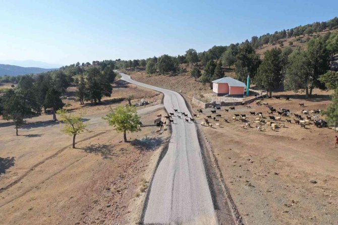 Konya Büyükşehir 2021 Hedefi Olan 400 Km Mahalle Yolunu Tamamladı