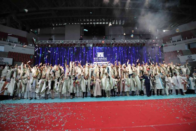 Kto Karatay Üniversitesinde Mezuniyet Coşkusu