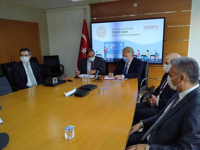 Meb İle Aidata Bilişim Arasında 50 Bin Adet ’Akıllı Tahta’ Alım Sözleşmesi İmzalandı
