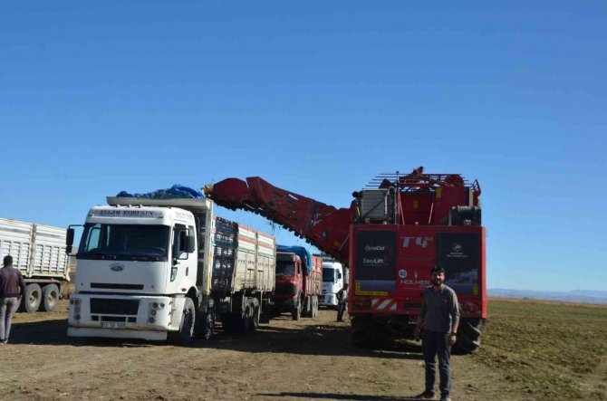 Muş’ta Çiftçilerin Tatlı Telaşı Devam Ediyor