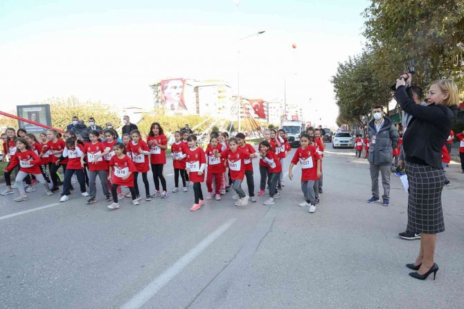 Cumhuriyet Coşkusu Koşu İle Başladı