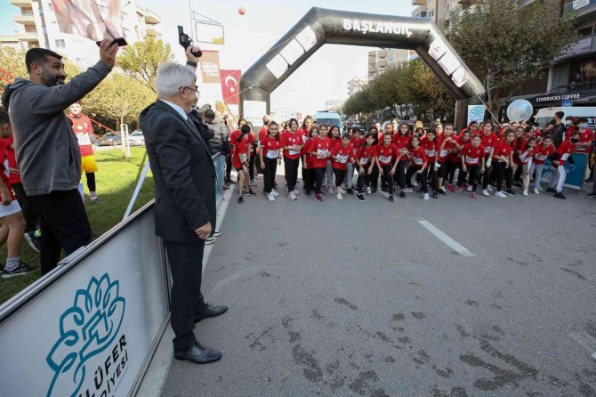 Cumhuriyet Coşkusu Koşu İle Başladı