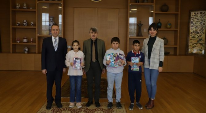 Özel Eğitim Ortaokulu Öğrencilerinden Rektör Uysal’a Ziyaret