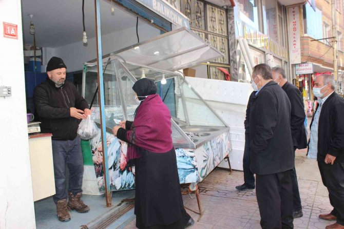 Palamut Tezgahlara Gelmeyince, İlgi Hamsiye Kaydı
